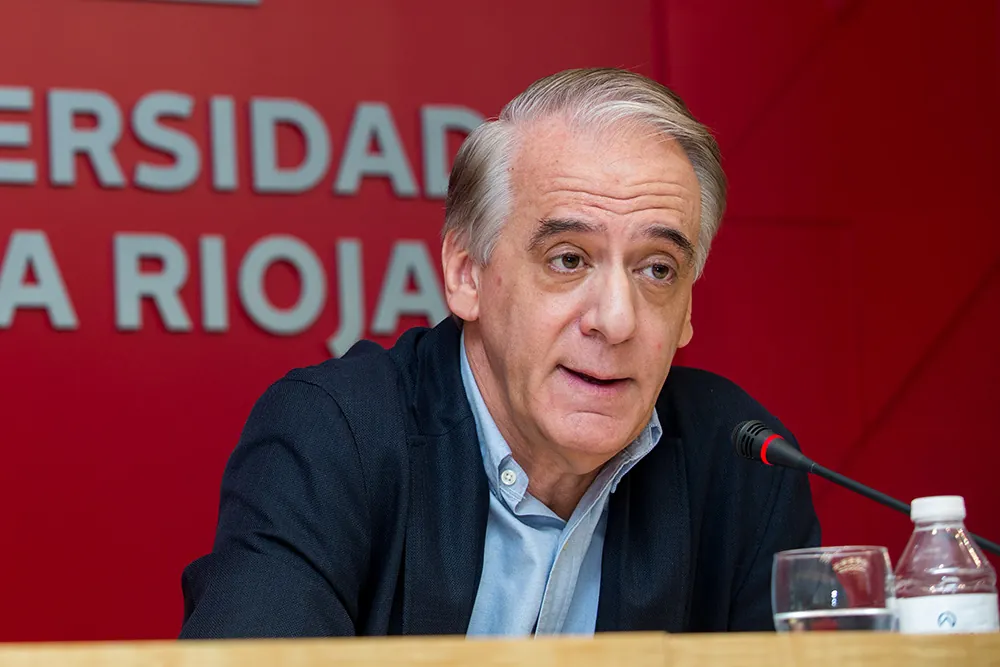 Ignacio Cembrero entrega su móvil para que la Fiscalía investigue un presunto espionaje mediante Pegasus