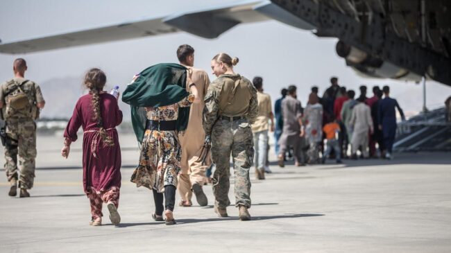 España da por concluida su misión en Kabul con la evacuación de los militares y del personal de la embajada