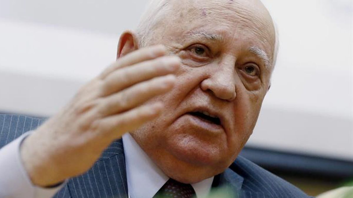 Gorbachov afirma que la «única vía correcta de desarrollo de Rusia es la democrática»