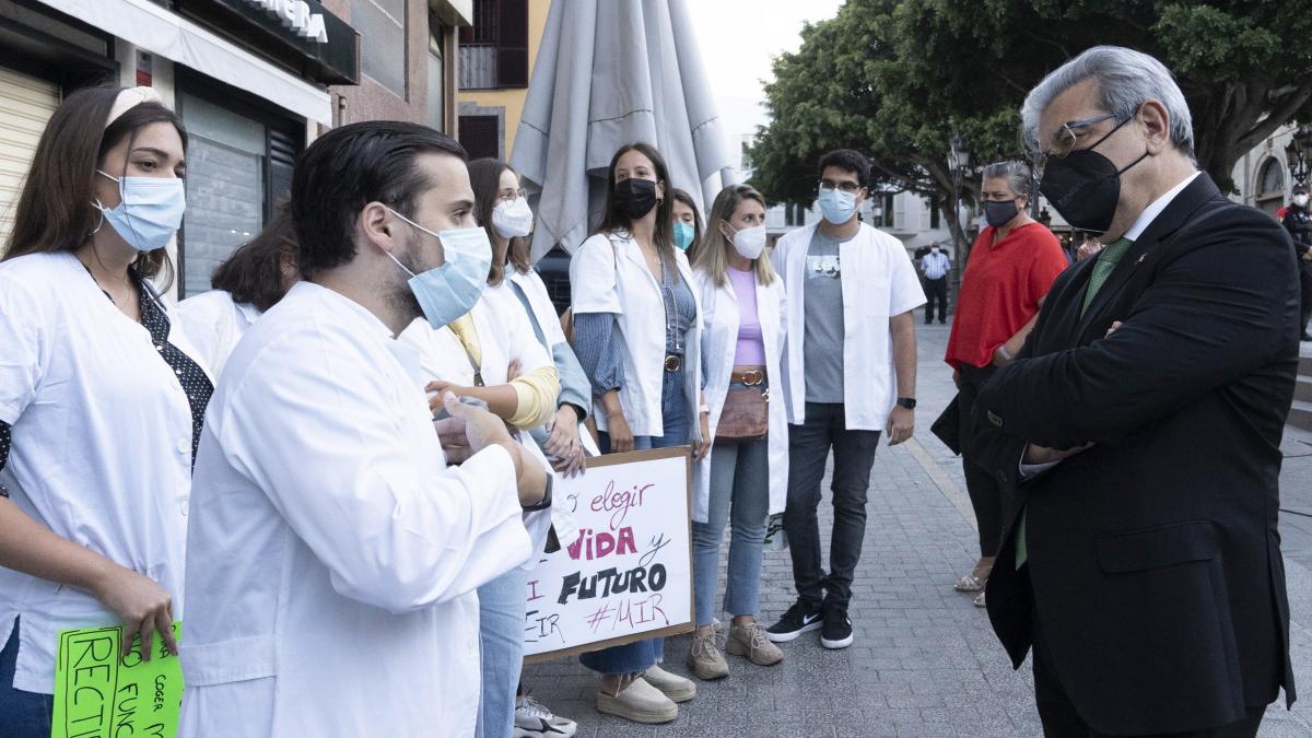 Los médicos rechazan en tromba el traspaso de competencias del MIR a Cataluña