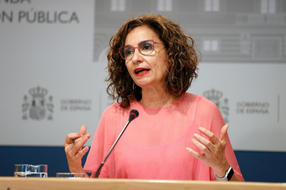 Montero niega que se vaya a establecer un impuesto para Madrid