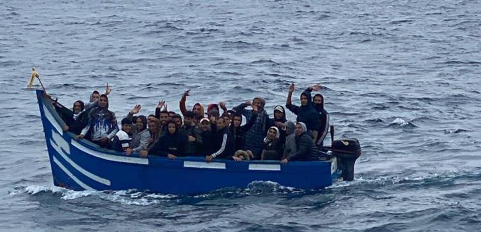 Llega a La Graciosa una patera con 39 ocupantes