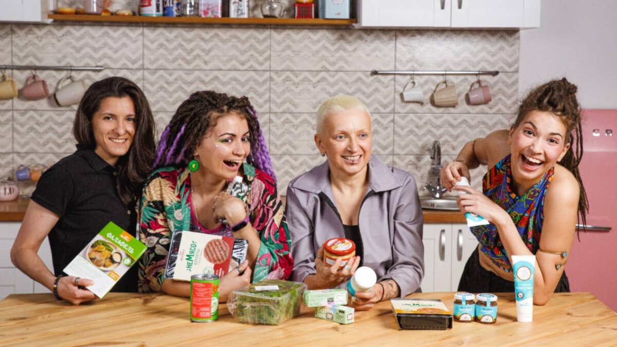 «Vamos a violar a tu hija»: la huida a España de una familia rusa LGTBI para vivir en libertad