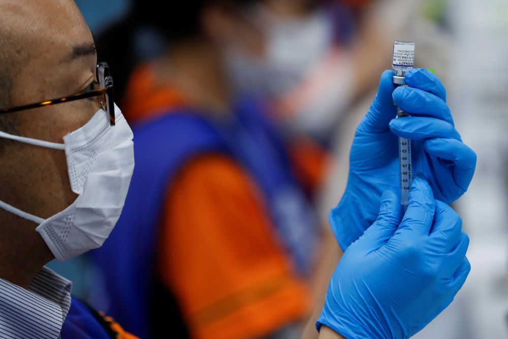 Japón investiga una tercera muerte de un vacunado con el lote contaminado de España