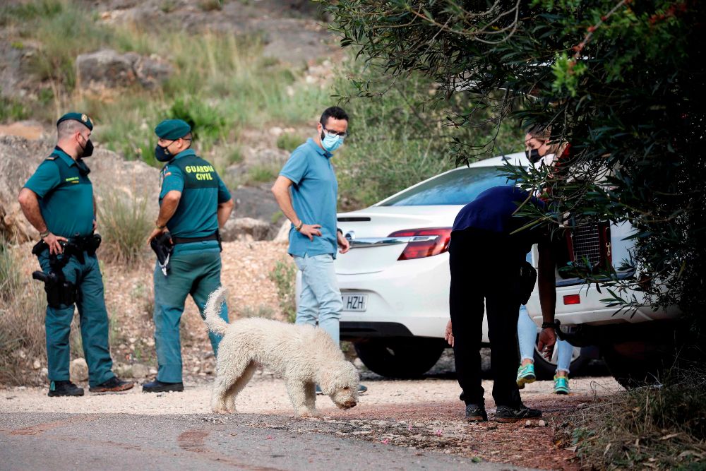 Una unidad canina busca el cuerpo de Marta Calvo en una nueva zona