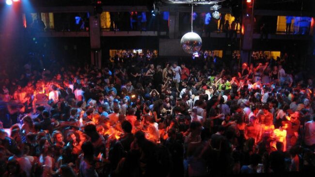Baleares pide permiso judicial para exigir el certificado covid-19 en discotecas