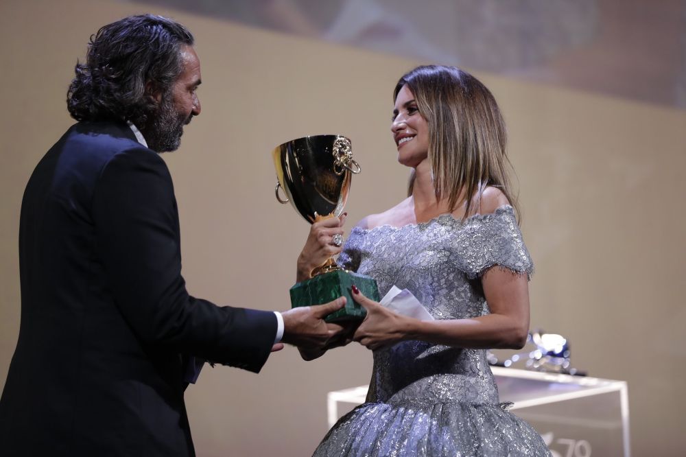 Penélope Cruz gana la Copa Volpi del festival de Venecia a la mejor actriz