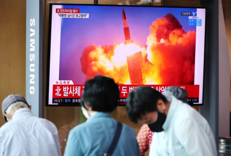 Corea del Sur responde a Kim Jong Un lanzando un misil desde un submarino y aumenta la tensión en la península