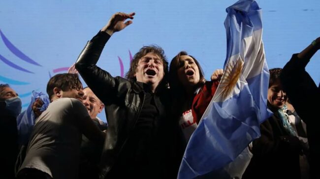 (VÍDEO) Los liberales de Javier Milei celebran su gran resultado electoral en Buenos Aires