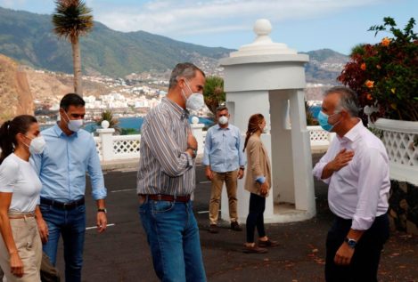 El rey asegura que La Palma «saldrá adelante» en su visita a la isla