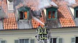 (VÍDEO) Cinco heridos y unos cien evacuados tras incendiarse un edificio en Italia