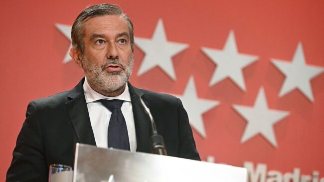 El consejero de Presidencia de la Comunidad de Madrid Enrique López presenta su baja como militante del PP