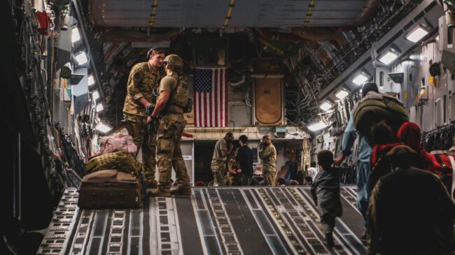 (VÍDEO) Desde el interior de un Boeing C-17: así fue la salida de EE.UU. de Afganistán