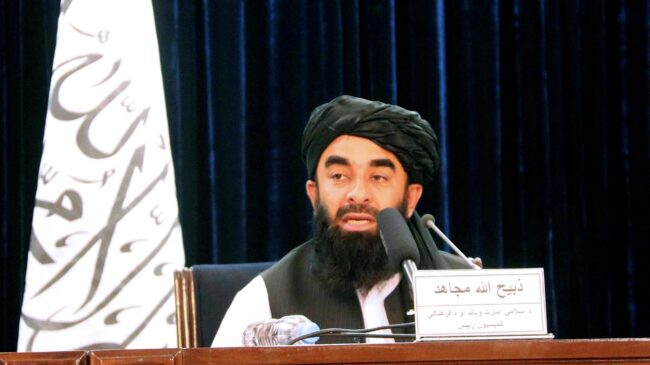 Los talibanes intentan lograr el reconocimiento internacional: se reúnen en Kabul con enviados de Rusia, China y Pakistán