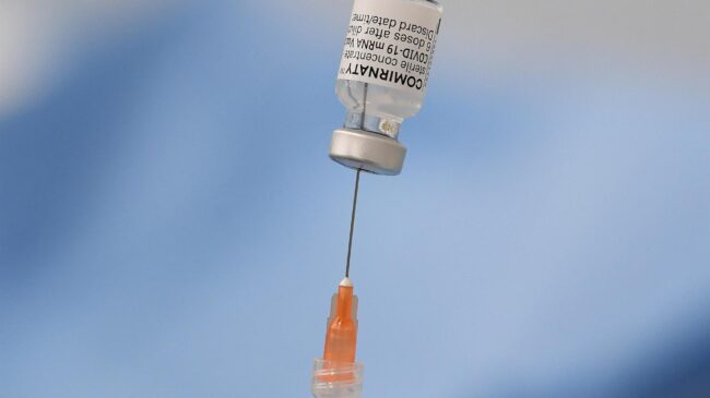 Sanidad aprueba la cuarta dosis de la vacuna del coronavirus para los inmunodeprimidos