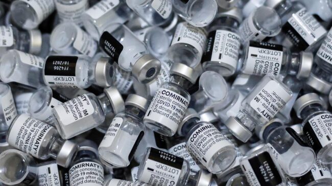 La EMA empieza a estudiar los datos para aplicar una tercera dosis de la vacuna de Pfizer