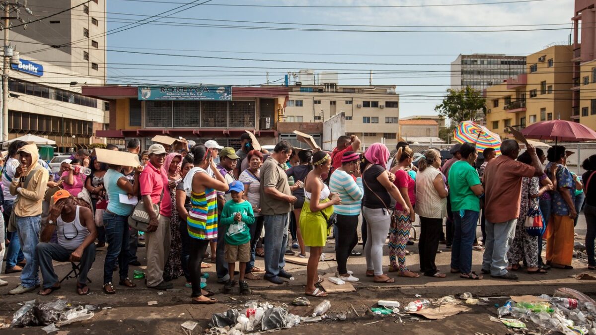 La hiperinflación en Venezuela continua: 1.743% interanual