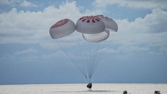 (VÍDEO) El aterrizaje de la cápsula Dragon tras el éxito de la primera misión civil en el espacio