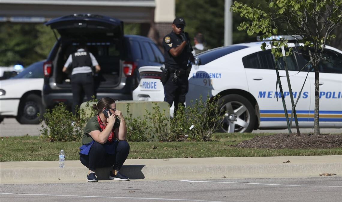 (VÍDEO) «Terrorífico» tiroteo: Dos muertos, incluido el tirador, y 12 heridos en Tennessee, EE.UU.