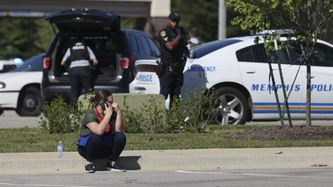 (VÍDEO) "Terrorífico" tiroteo: Dos muertos, incluido el tirador, y 12 heridos en Tennessee, EE.UU.