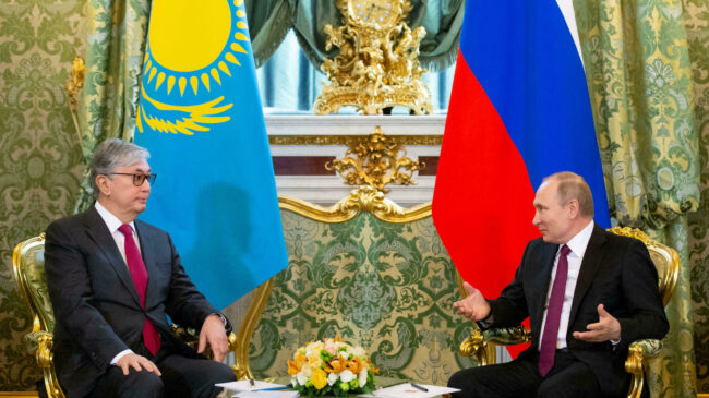 Putin y el presidente de Kazajistán llaman a aceptar la nueva realidad en Afganistán