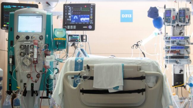 La presión en hospitales y ucis vuelve a bajar, aunque la incidencia experimenta un leve ascenso
