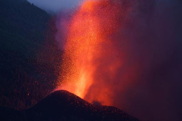 (VÍDEO) Un dron y la majestuosidad de la naturaleza: así se ve la erupción del volcán ‘Cumbre Vieja’ desde dentro