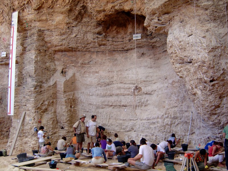 Encuentran en Abric Romaní (Barcelona) un campamento neandertal de hace 60.000 años