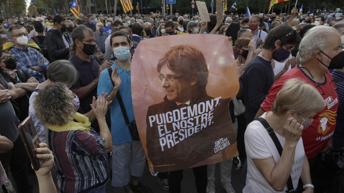 (VÍDEO) Protestas ante el Consulado italiano en Barcelona por la detención de Puigdemont
