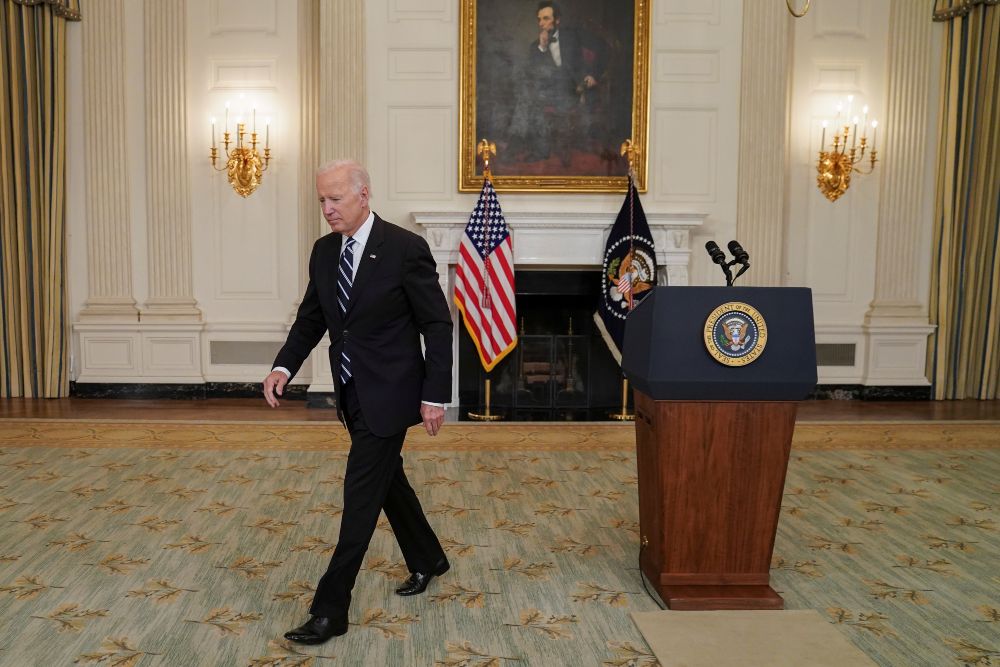 Biden ordena vacunarse a los empleados federales y quiere obligar a las empresas privadas