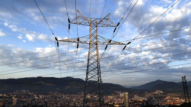 El precio de la luz vuelve a subir para marcar el lunes más caro de la historia: 132,65 euros por megavatio hora