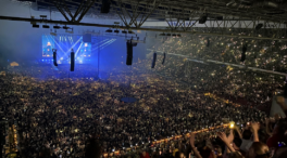 (VÍDEO) Sin mascarilla ni distancia de seguridad: Dinamarca supera la pandemia con un concierto de 50.000 personas
