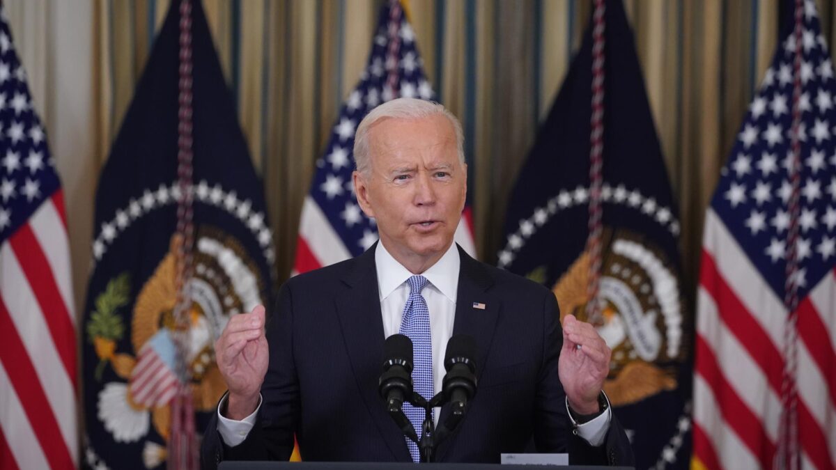 Biden anuncia que 60 millones de estadounidenses podrán ponerse la tercera dosis de Pfizer