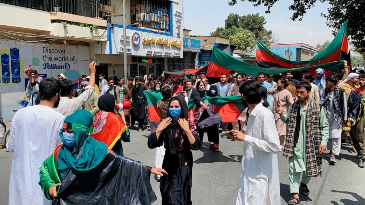 Los talibanes prohíben manifestaciones en apoyo a la bandera afgana después de conquistar Pangshir