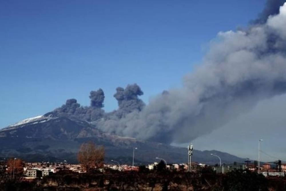 El Etna vuelve a entrar en erupción