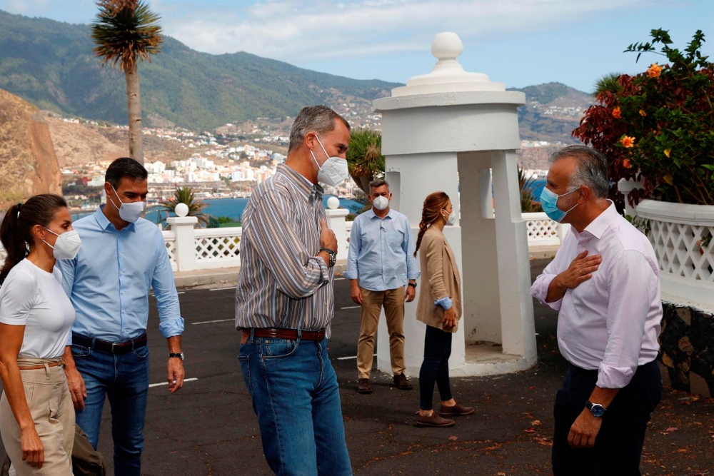 El rey asegura que La Palma «saldrá adelante» en su visita a la isla