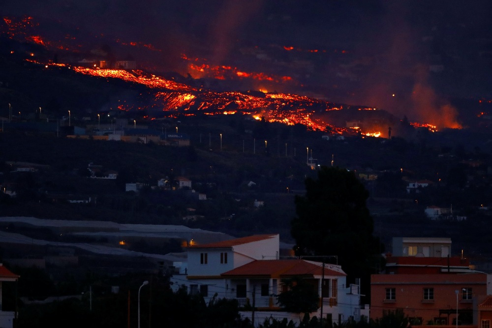 La lava de la erupción cubre 103 hectáreas y destruye 166 viviendas