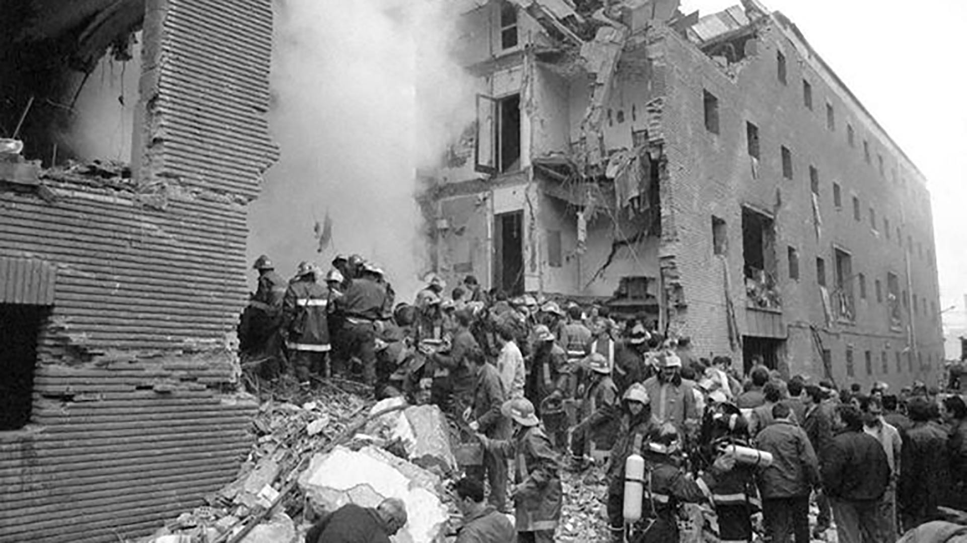 Las víctimas de Henri Parot estallan: «Una sociedad sana no puede permitir que los terroristas sean reconocidos como héroes»