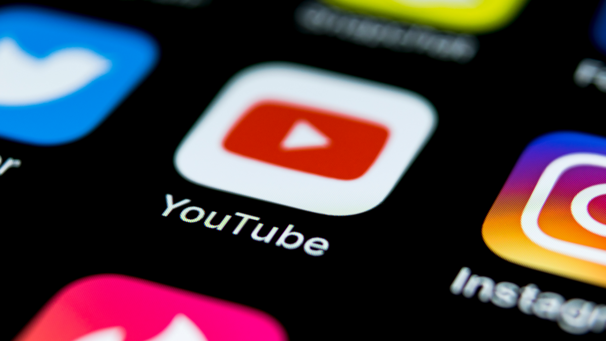 YouTube prohíbe todos los vídeos antivacunas, también los que no son de covid