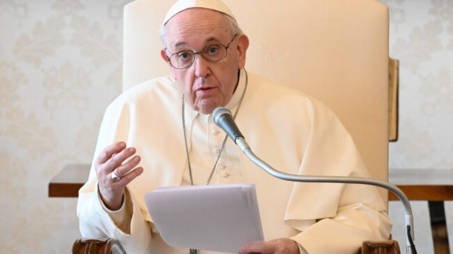 El papa critica la "eutanasia encubierta" contra los ancianos