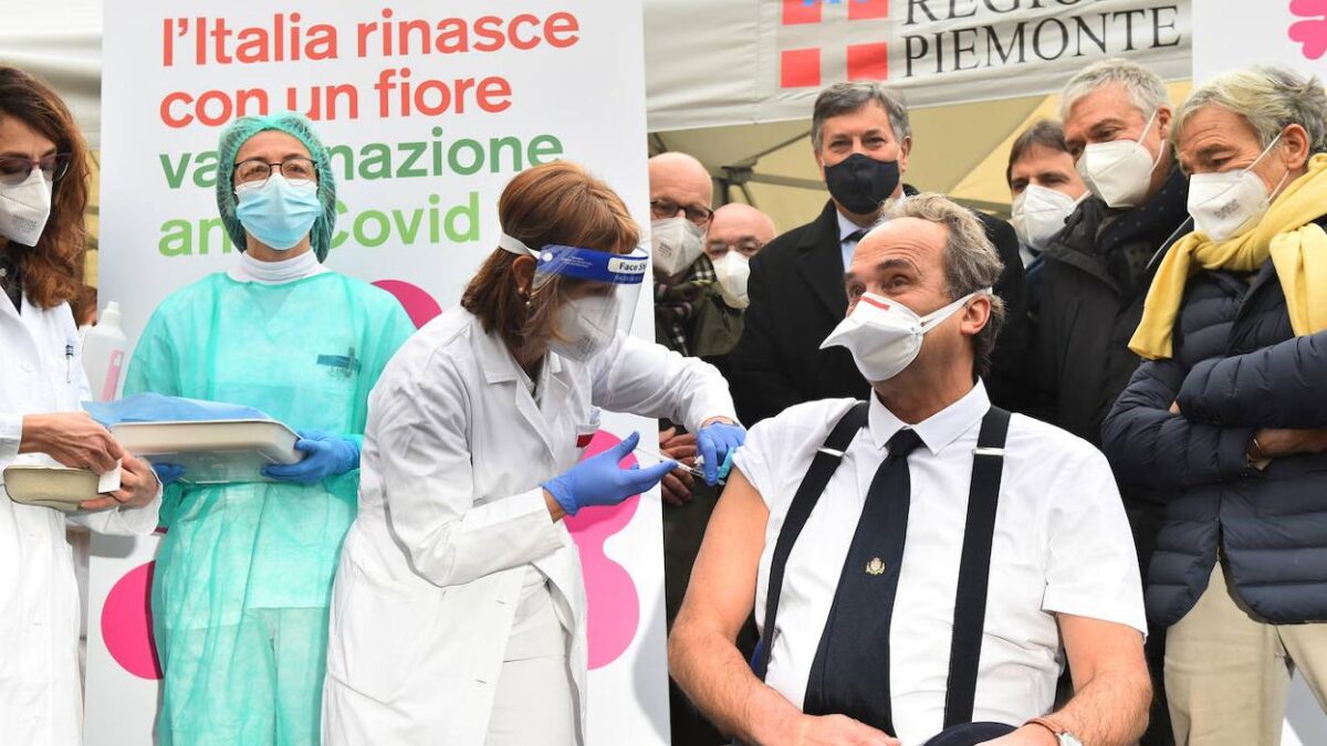 Italia comienza a administrar la tercera dosis de la vacuna