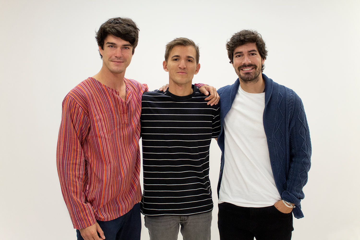 Los tres jóvenes de Instagram que buscan empleo a personas sin hogar