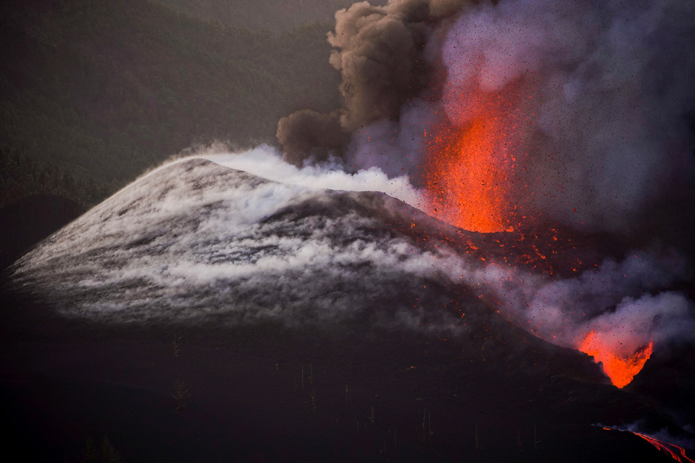 La erupción en La Palma no cesa tras 14 días y los vecinos ven imposible la normalidad