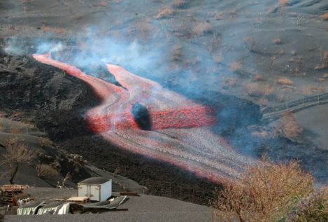 La lava del volcán de La Palma supera ya los 1,2 kilómetros de anchura