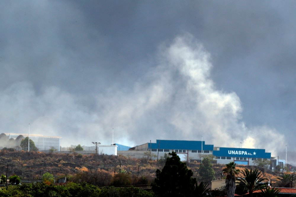Confinadas casi 3000 personas en La Palma por emisión de gases