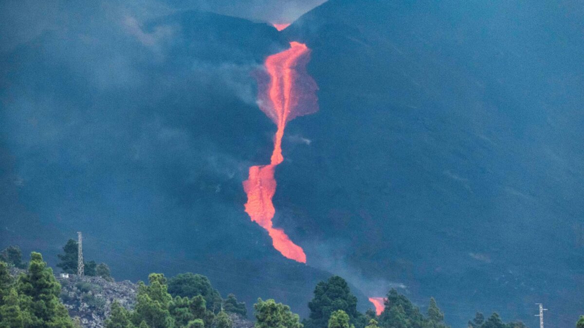 (VÍDEO) «Tsunami de lava»: continúan las efusiones en el volcán de La Palma, con picos de gran velocidad