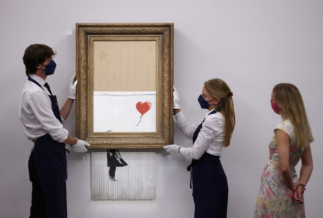 Nuevo récord para Banksy: vendido su cuadro «Niña con globo» por 21,8 millones de euros