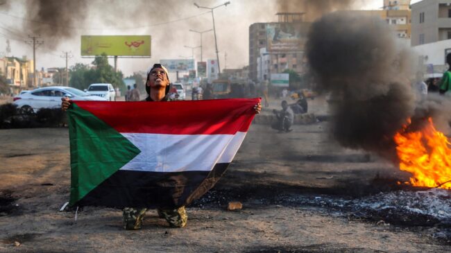 (VÍDEO) Suben a 10 los muertos en las protestas contra el golpe de Estado en Sudán, con 140 heridos