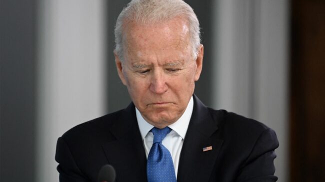 Golpe jurídico a Biden: la "árbitro" del Senado descarta el intento demócrata para aprobar su plan migratorio