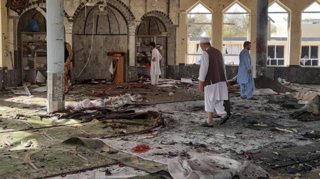 (VÍDEO) Al menos 40 muertos y 75 heridos en un atentado en una mezquita chií de Afganistán